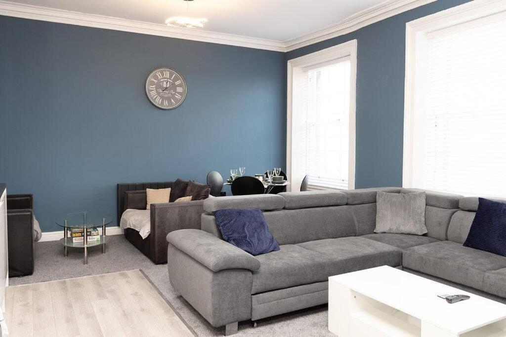 Lavish 2Bed Apartment In The Heart Of バーケンヘッド エクステリア 写真