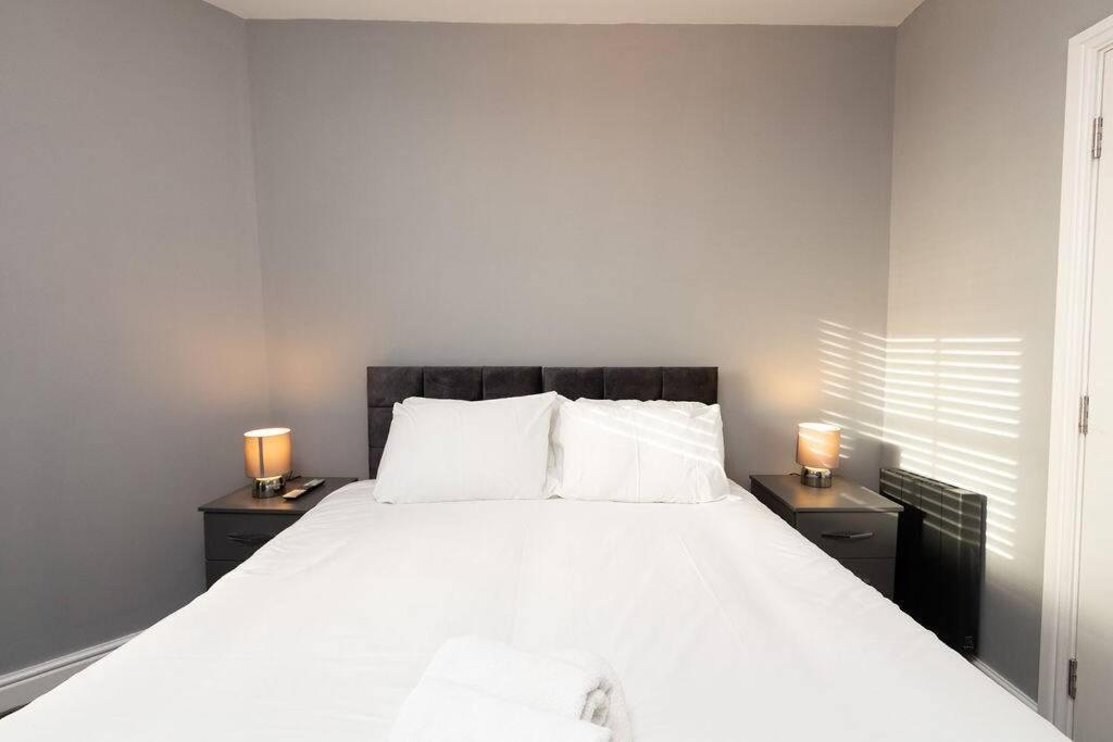 Lavish 2Bed Apartment In The Heart Of バーケンヘッド エクステリア 写真